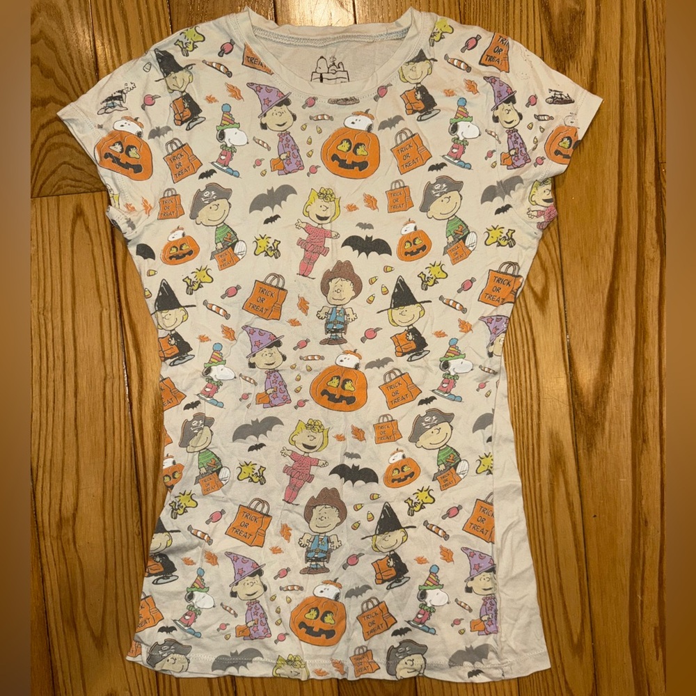 PEANUTS “It’s The Great Pumpkin, Charlie Brown” 🎃👻 Women’s Halloween Tee Shirt M